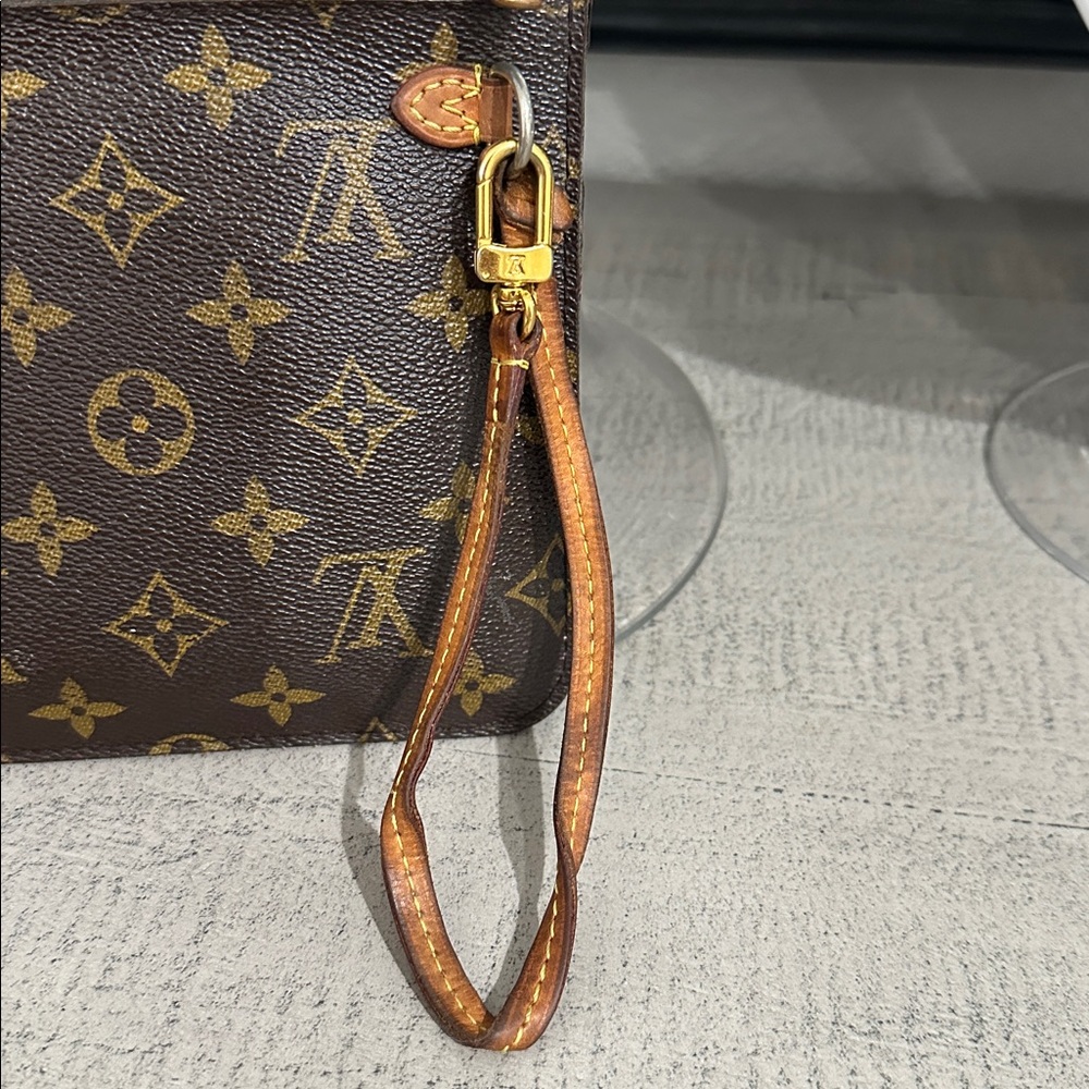 Louis Vuitton Monogram Pouch / Wristlet - Picture 7 of 7